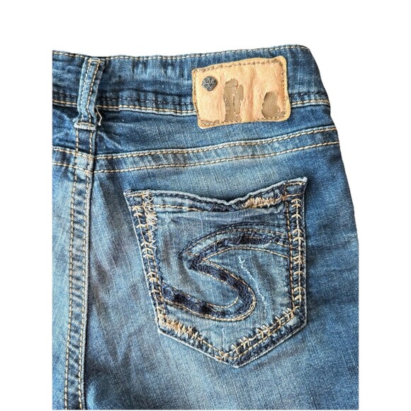 Silver Shorts Womens Size 28 Suki Mid Rise Inseam 3 Distressed Denim Bottoms - Picture 3 of 11